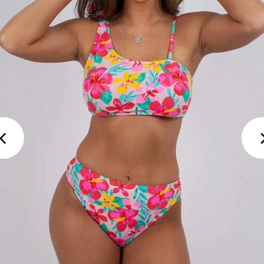 NWT Blushing Brunette Floral Bikini